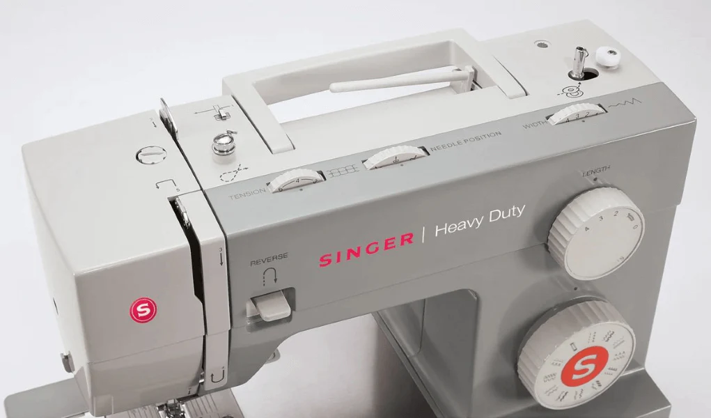 Singer 4411 - Heavy Duty Sewing Machine - Domestic - Image 4